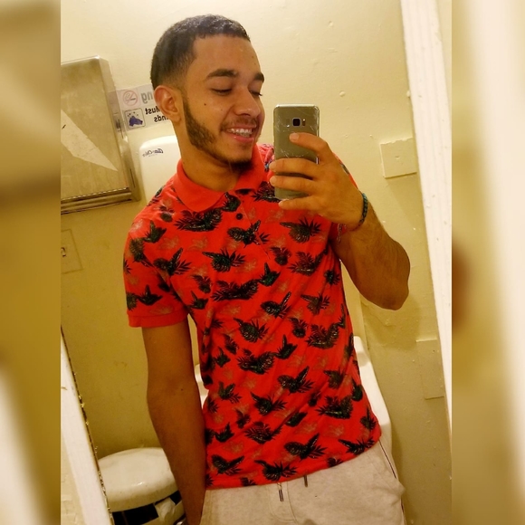 Meet your Posher, Carlos - Picture 1 of 1